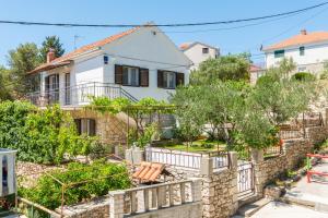 Κήπος έξω από το SeaView Apartment Toni