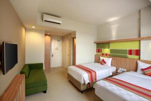 Voodi või voodid majutusasutuse Kyriad Hotel Airport Jakarta toas
