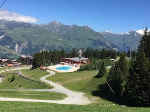 Una vista aérea de les Arcs 1800