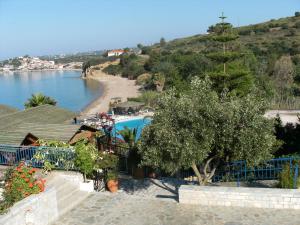 Afbeelding uit fotogalerij van Hotel Golden Sun in Finikounta