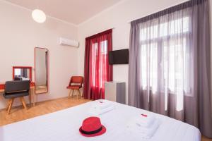 A television and/or entertainment centre at TheJoy City Suites