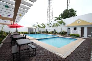 Bazén v ubytování Hotel Georgina nebo v jeho okolí
