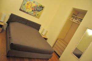 a gray couch in a room with a mirror at B&B Al Canto del Cavour in Pistoia