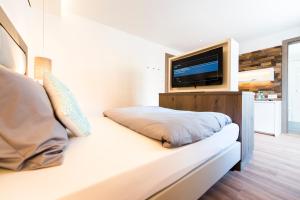 Rúm í herbergi á Hotel Tilia