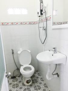 Ett badrum på Chang Homestay