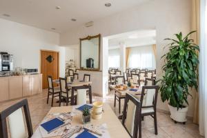 A restaurant or other place to eat at Hotel Corinna