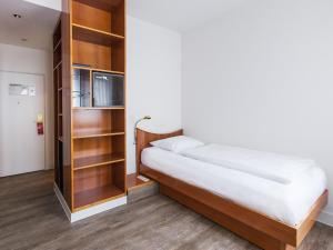 Postel nebo postele na pokoji v ubytování DORMERO Hotel Dresden Airport