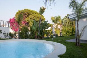 Swimming pool sa o malapit sa Villa Lucy