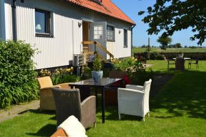 Zahrada ubytování Wiroth B&B Hannasvägen 41, Eget badrum, Aircondition