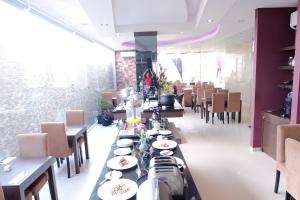 Restaurace v ubytování Viva Hotel Kediri, Azana Hotels Collection
