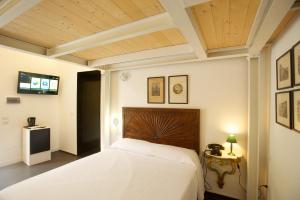 A bed or beds in a room at Sopra il Limoneto
