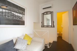 a living room with a white couch and a mirror at Sopra il Limoneto in Cetara