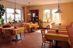 Restoran atau tempat makan lain di Landhaus Warndtwald