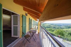 A balcony or terrace at Agriostello delle Langhe