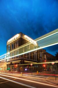 a hotel building on a street at night at Camden Enterprise Hotel in London