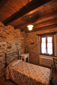 a bedroom with a bed and a window in a building at Ospitalita' Rurale Casa Cani in Berceto