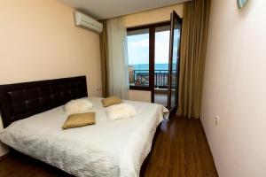 Ένα ή περισσότερα κρεβάτια σε δωμάτιο στο Europroperties Sirena Apartaments +134 φωτογραφίες