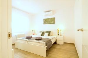 Posteľ alebo postele v izbe v ubytovaní LEON INMO Villa Palmera - 10337 + 23 fotografií