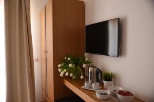 TV a/nebo společenská místnost v ubytování The Night Guest House + 18 fotografií