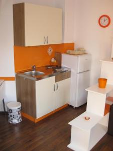 Kuchyňa alebo kuchynka v ubytovaní Apartman Pobri