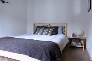 a bedroom with a large bed with a wooden headboard at Fontes Viewpoint in Santa Cruz da Graciosa