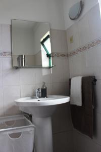 a bathroom with a sink and a mirror and a toilet at Fontes Viewpoint in Santa Cruz da Graciosa
