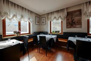 Imagen de la galería de Albergo De March, en Farra dʼAlpago 5 fotos más