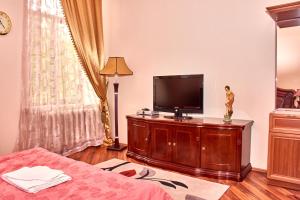 Televisyen dan/atau pusat hiburan di Hotel Art-Seg