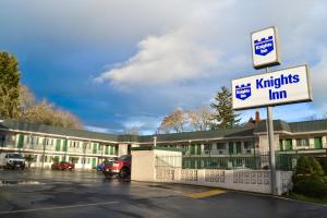 Certifikát, hodnocení, plakát nebo jiný dokument vystavený v ubytování Knights Inn Salem