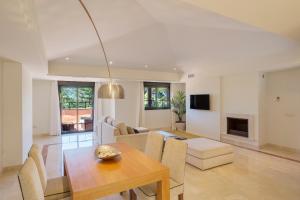 Gallery image of Mimosas Suites Banús in Marbella