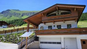 Pogled na planinu ili pogled na planinu iz apartmana