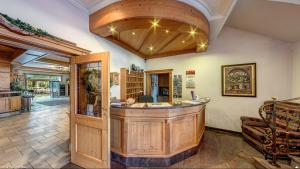 a home office with a bar in the middle of a room at Hotel Nordkap in Ostseebad Karlshagen