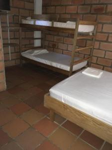 Hotel Pizzeria Opera Tolú客房内的一张或多张床位