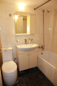 A bathroom at Olga's Studio Még 33 kép