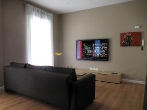 Televízia a/alebo spoločenská miestnosť v ubytovaní DREAMSUITES MARIN GARCIA.