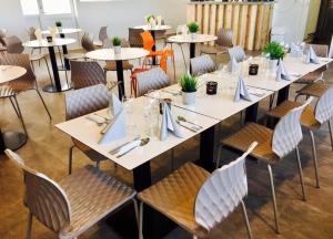a row of tables and chairs in a restaurant at Lilja Guesthouse in Höfn