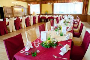 Restauracja lub miejsce do jedzenia w obiekcie Hotel Restaurant Osterbauer