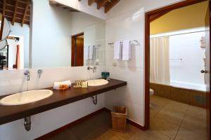 Koupelna v ubytování Hotel Las Dunas