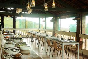 A restaurant or other place to eat at Fazenda Mantiqueira e Restaurante
