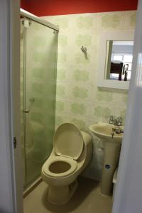 A bathroom at Hotel Brisas del Nare