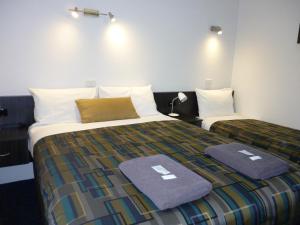 Säng eller sängar i ett rum på Otway Gate Motel