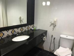 Koupelna v ubytování Grand Kampar Hotel