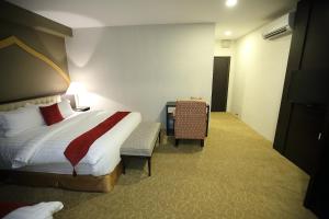 Postel nebo postele na pokoji v ubytování Al Khatiri Hotel