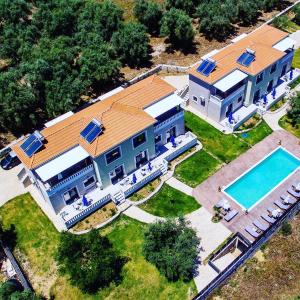 Bazén v ubytovaní Golden Sun Villas alebo v jeho blízkosti
