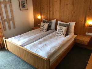Postel nebo postele na pokoji v ubytování Hotel Staffler