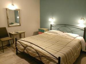 A bed or beds in a room at Artemis Még 28 kép