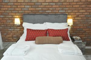 Tempat tidur dalam kamar di Urban Oasis Apartments at Paragon