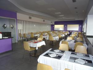 a large room with tables and chairs and a classroom at Hotel TossaMar in Tossa de Mar