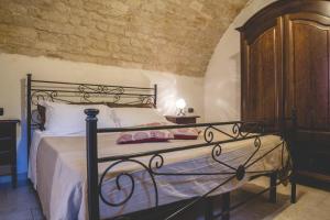 Postel nebo postele na pokoji v ubytování Trulli-eu Guesthouse Alberobello