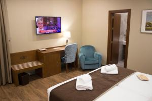 Łóżko lub łóżka w pokoju w obiekcie Hotel Palace Sevilla